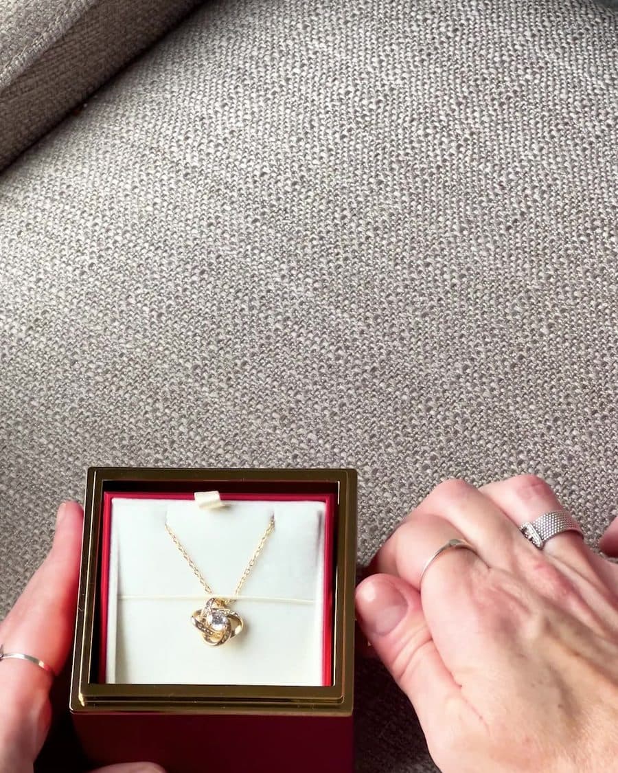 Love Knot necklace — 18k yellow gold finish